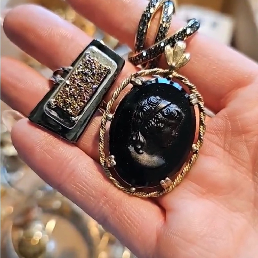 Elegant Black and Gold Cameo Pendant